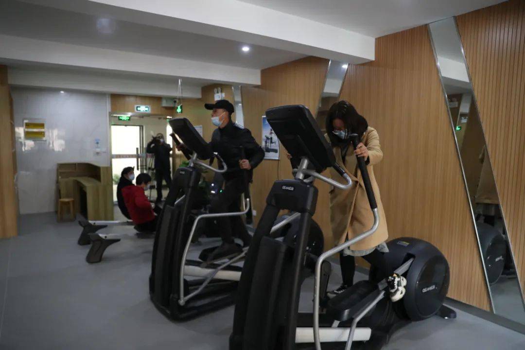 广州体育器材，从街头巷尾到专业赛场，老广的健身装备怎么选？