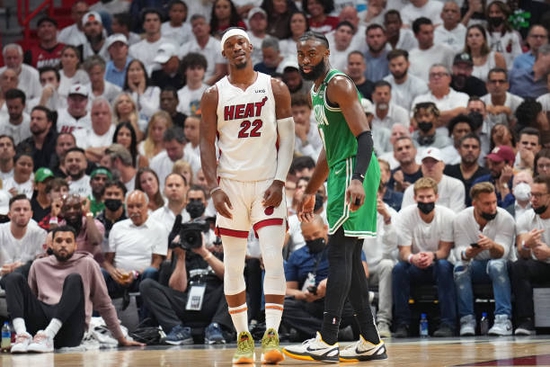 NBA夺冠最多的球队，绿衫军的17面旗帜背后，藏着怎样的王朝密码？