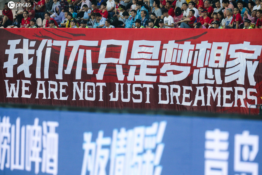 体育场标语，那些藏在看台里的热血与智慧