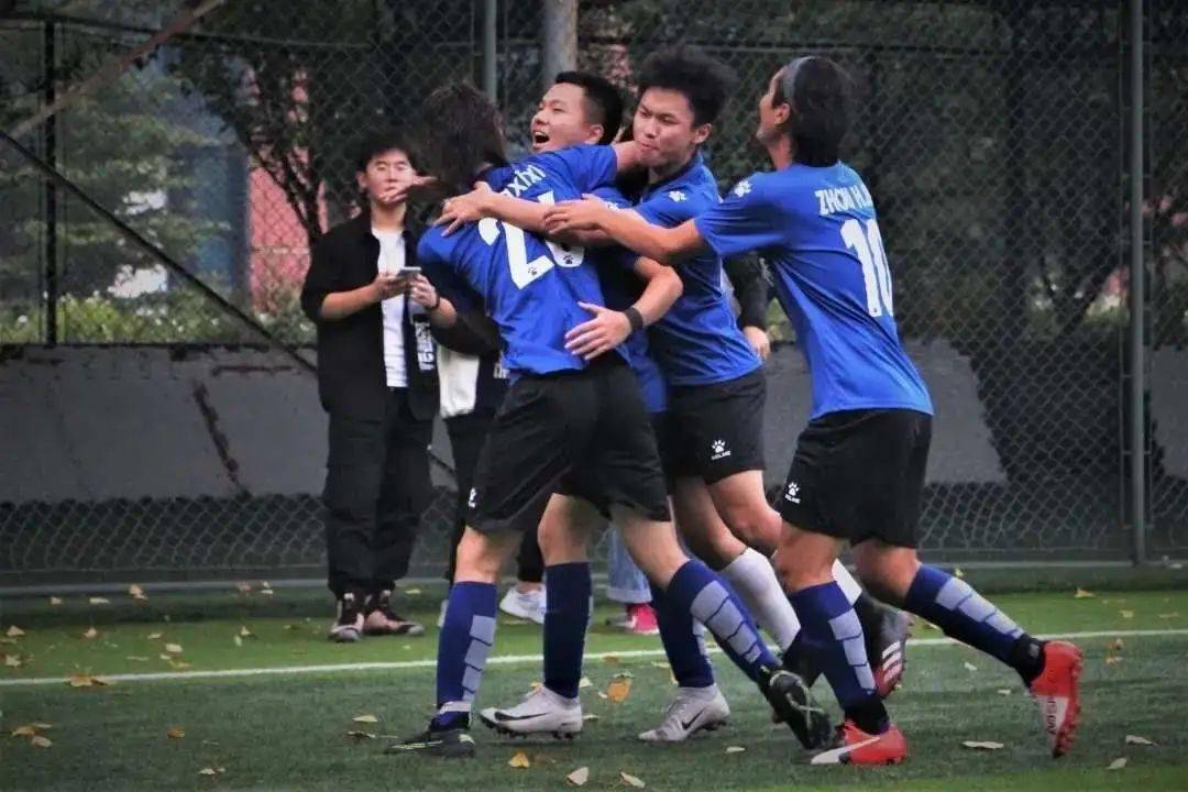 体育帅哥被围观，为什么我们总爱看赛场上那些又帅又能打的男人？