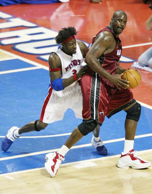 假摔NBA，一场博弈的表演，还是篮球的暗面？